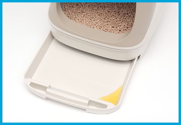 ニャンともの引き出し部にマットやシートを敷かずに使用し、オシッコをためた写真