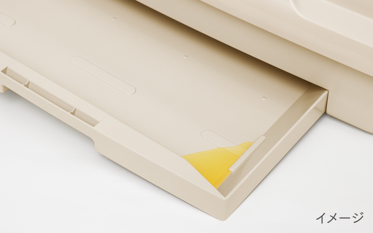 シートを敷かず、トレーにオシッコをためた様子