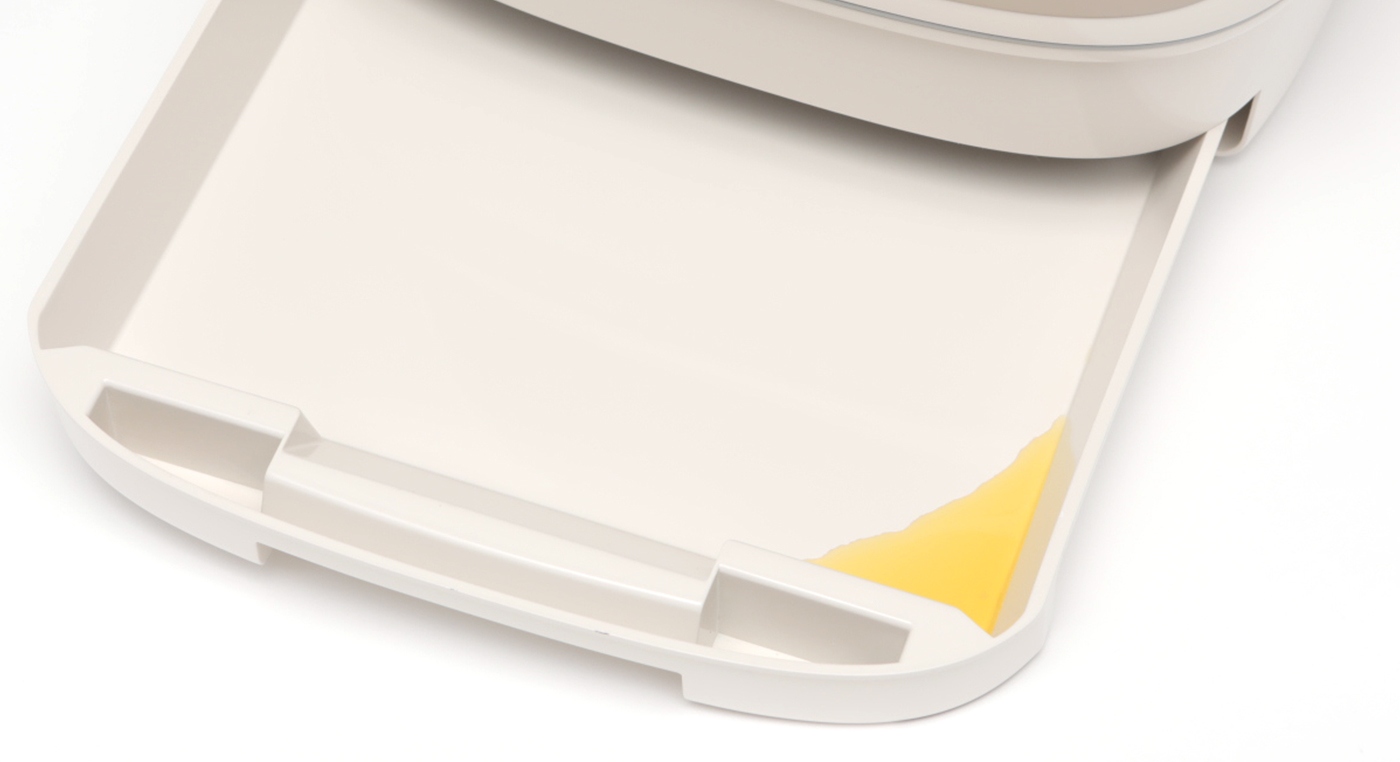 シートを敷かず、トレーにオシッコをためた様子